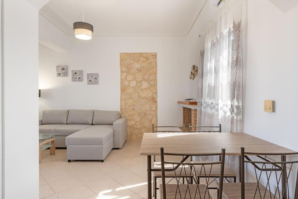 Spiros House Apartment Свороната Екстериор снимка