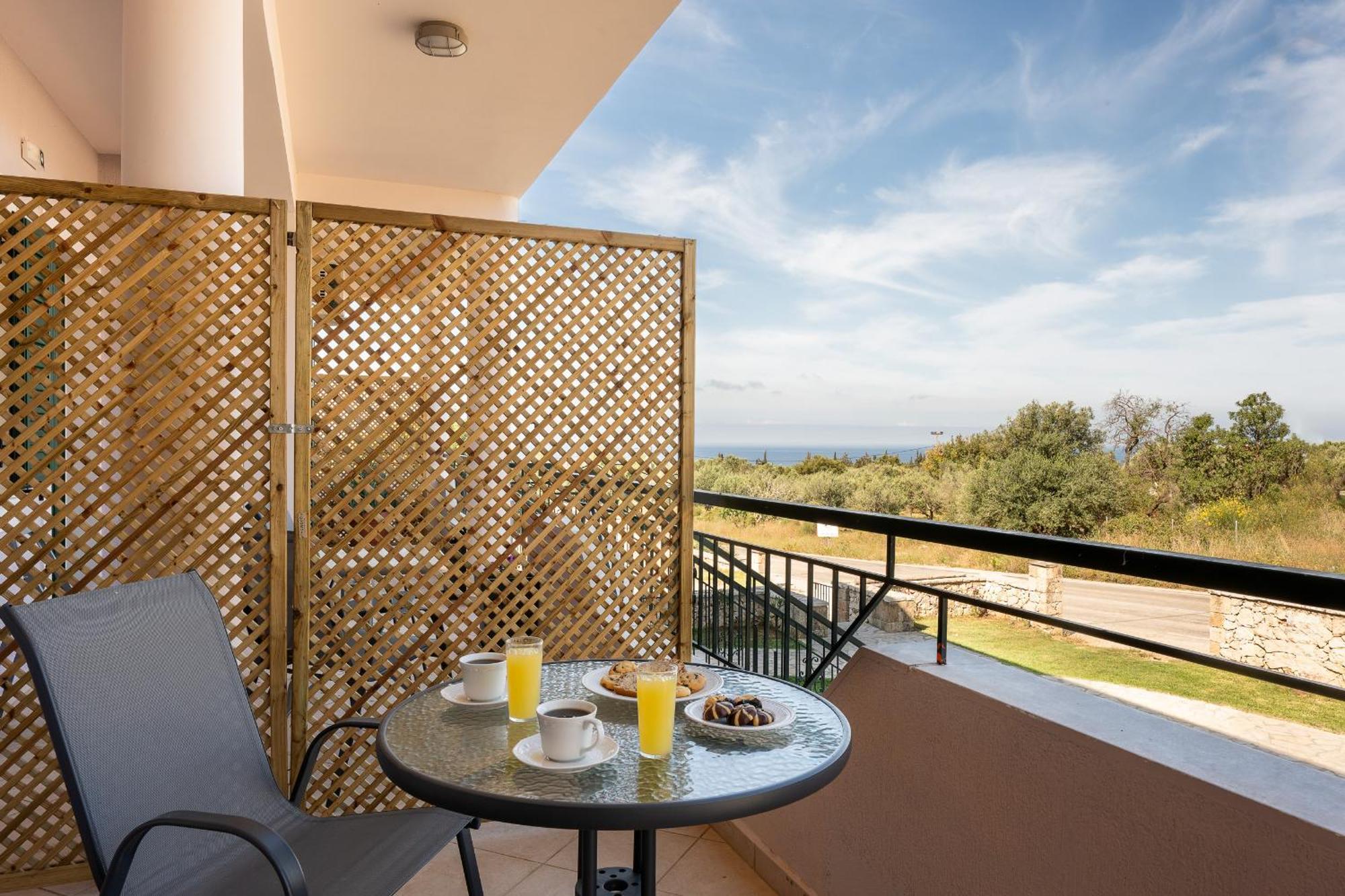 Spiros House Apartment Свороната Екстериор снимка