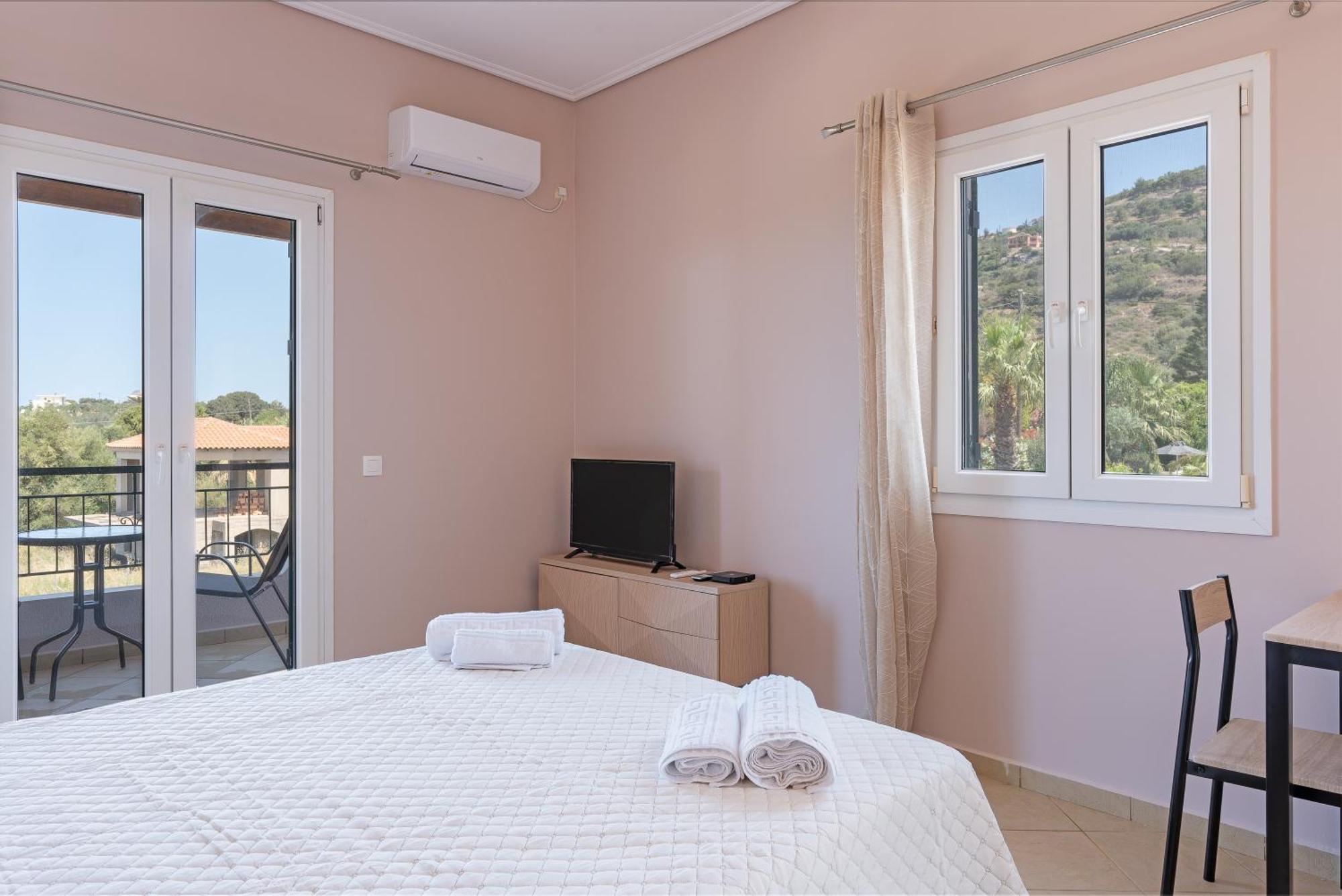 Spiros House Apartment Свороната Екстериор снимка